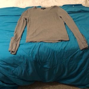 i’m selling a gray sweater